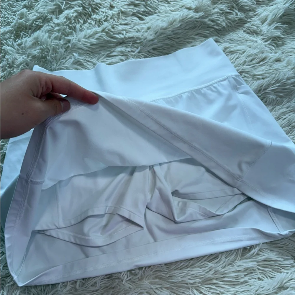 Athleta Bright White Salutation Stash Pocket 14.5” Skort Size Large